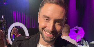 Inför Melodifestivalen 2025: Lär känna Måns Zelmerlöw mf2025-df4-manszalmerlow-pres2